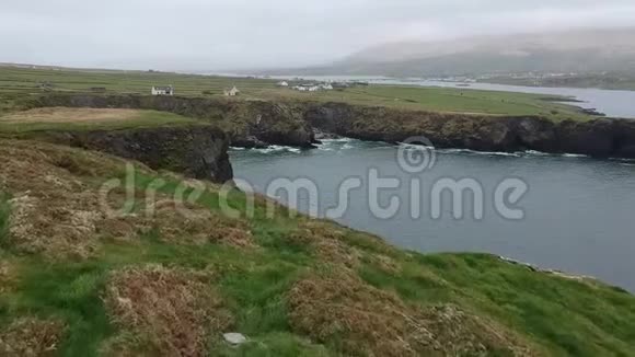 在Portmagee飞越爱尔兰西海岸的惊人飞行视频的预览图