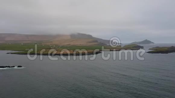 在Portmagee飞越爱尔兰西海岸的惊人飞行视频的预览图