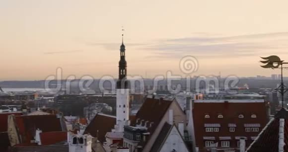 塔林爱沙尼亚欧洲晨曦中的旧城景著名地标的流行地方教科文组织潘潘视频的预览图