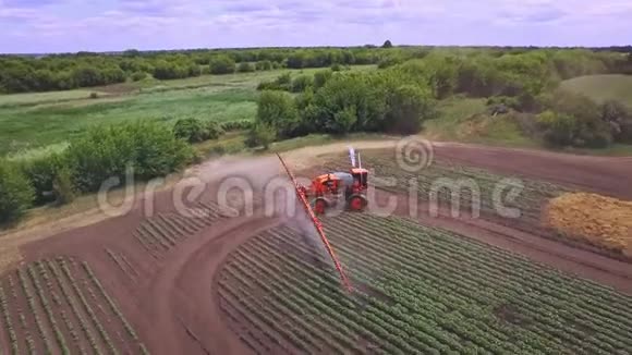 农田农业喷雾器灌溉装置武装工业视频的预览图
