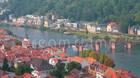 古城和大桥穿江而过德国巴登州海德堡WArttemberg视频的预览图