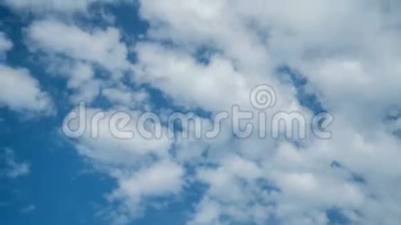 天蓝色天空与天锦云的时间推移视频的预览图