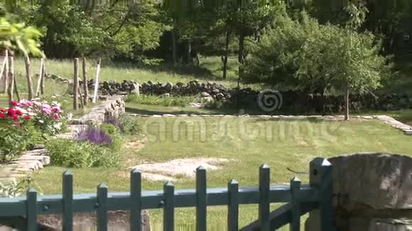 石墙花园视频的预览图