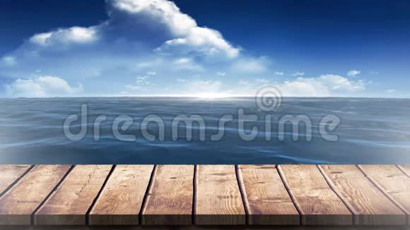 木板走在海边视频的预览图