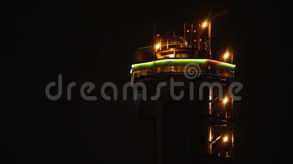 晚上炼油厂的灯光视频的预览图
