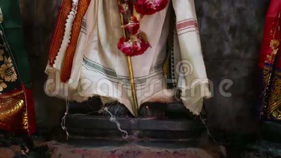 印度教神庙穆鲁根勋爵雕像印度南部倾斜视频的预览图