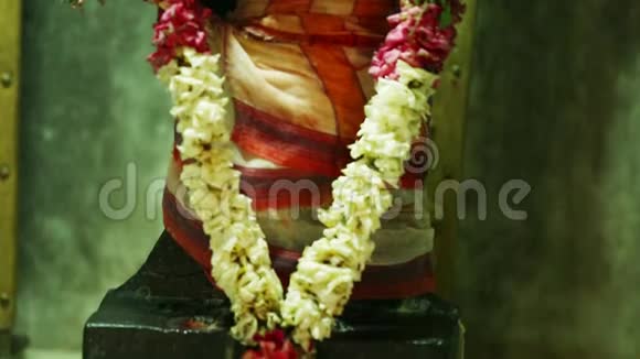 印度教女神哈努曼勋爵雕像印度教传统寺庙倾斜视频的预览图