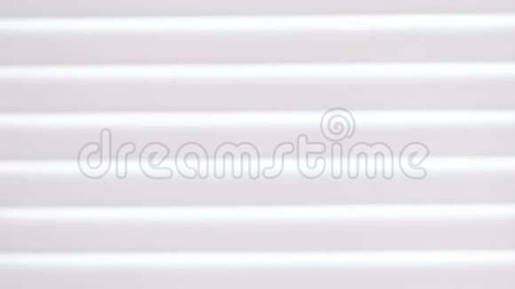 窗户上白色纹理的窗帘布鲁尔特写镜头视频的预览图