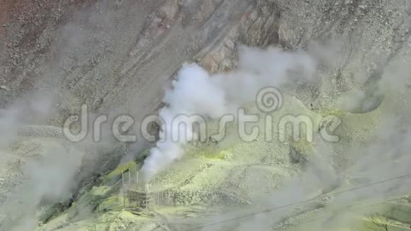 活火山硫磺喷口视频的预览图