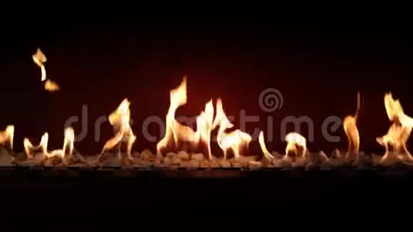 木炭燃烧缓慢橙色火焰在舒适的原木壁炉华丽令人满意可爱的气氛接近视频的预览图