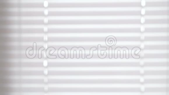 窗户上白色纹理的窗帘布鲁尔视频的预览图