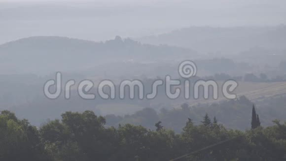 托斯卡纳山谷的景色视频的预览图