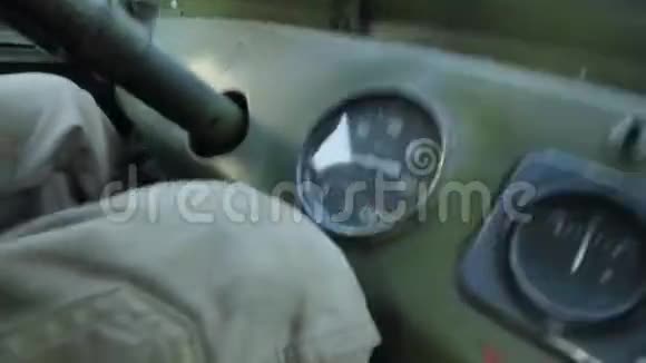旧车里的测速仪视频的预览图
