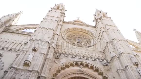 巴塞罗那西班牙2018年5月哥特式天主教大教堂正面台阶库存巴塞罗那大教堂戈蒂奇街区视频的预览图