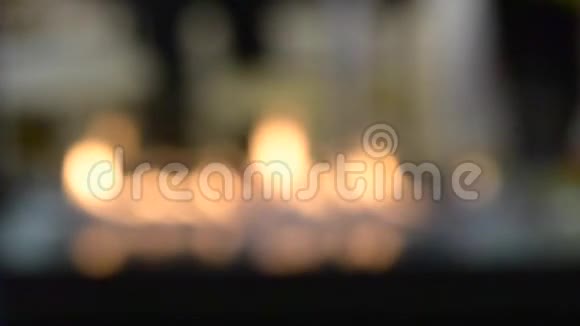燃烧的壁炉背景模糊视频的预览图