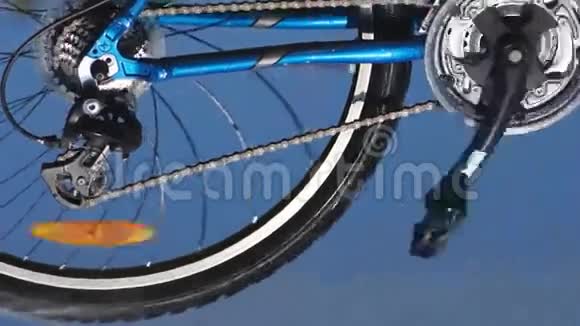 自行车在运动视频的预览图