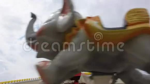 大象旋转游乐园视频的预览图