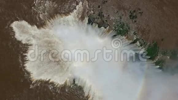 魔鬼喉瀑布是巴西和阿根廷伊瓜苏河瀑布系统的一部分视频的预览图