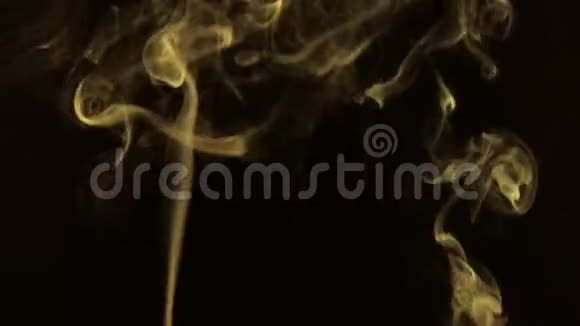 黄烟两条线在黑色的背景上视频的预览图