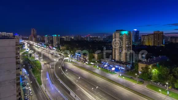 晚上莫斯科朱可夫时间推移元帅大道上的交通视频的预览图