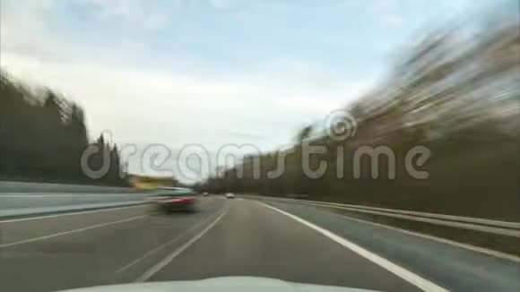在Fulda和Kassel之间的站点上驾驶最长的德国A7高速公路的时间间隔视频的预览图