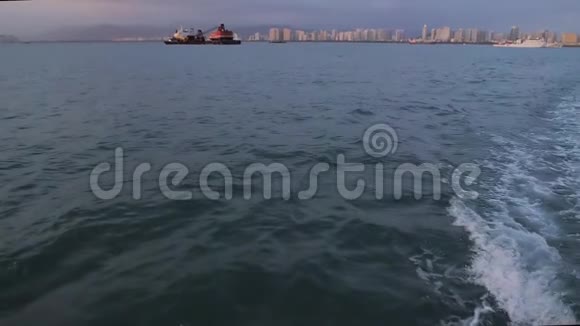 货船从公海启航视频的预览图
