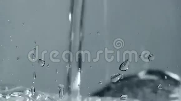 浇水清淡BG视频的预览图