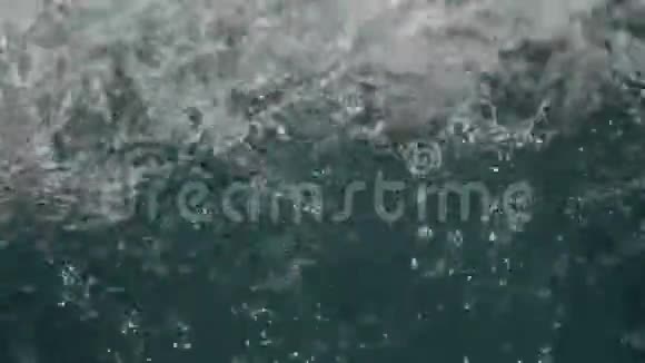 水滴溅到水面上视频的预览图