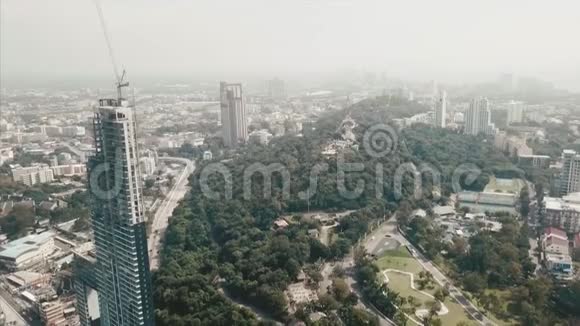 天际线城市无人机录像泰国昌布里帕塔亚市从空中俯瞰帕塔亚天际线视频的预览图
