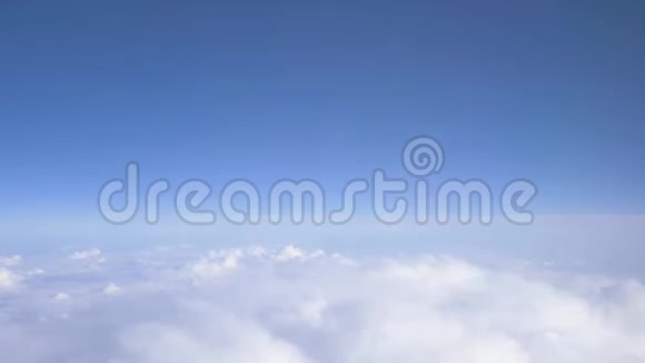 积云飞行飞云之上奇幻全景4K空中观景在云层之上飞行视频的预览图
