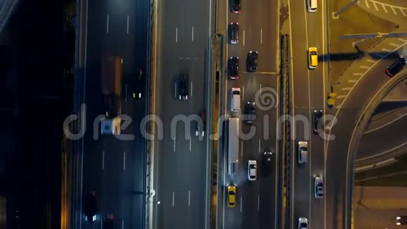 夜间道路和公路交通繁忙直接从上面视频的预览图