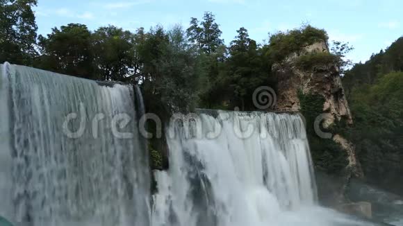 瀑布贾切视频的预览图