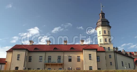 Nesvizh明斯克地区白俄罗斯尼斯维兹城堡或尼斯维兹城堡在阳光明媚的夏日拉兹威尔住宅城堡视频的预览图