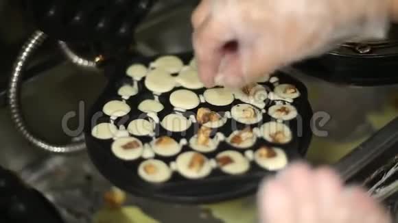 工业华夫饼制造商视频的预览图