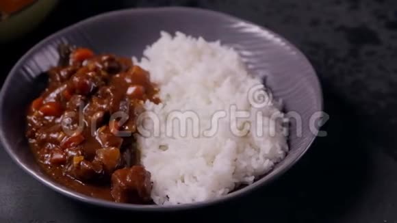 提供日本咖喱饭视频的预览图