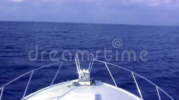 在大海中划船视频的预览图