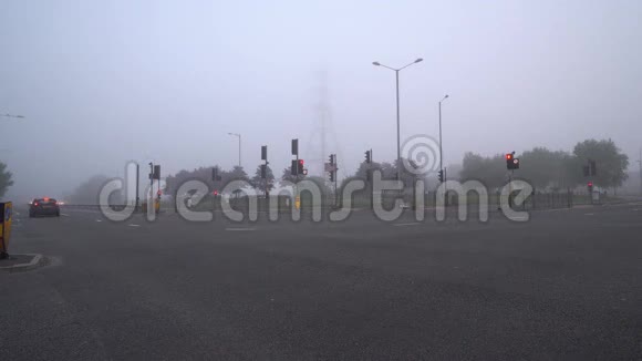英国早晨的交通雾霾视频的预览图