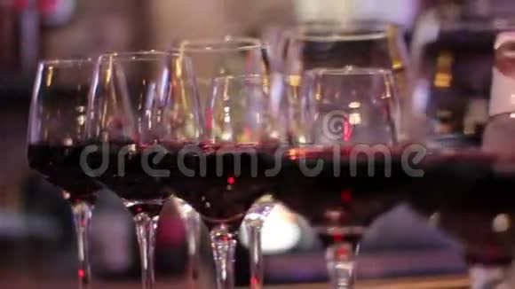 带红酒的酒杯视频的预览图