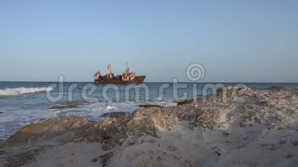 突尼斯凯利比亚的沉船视频的预览图