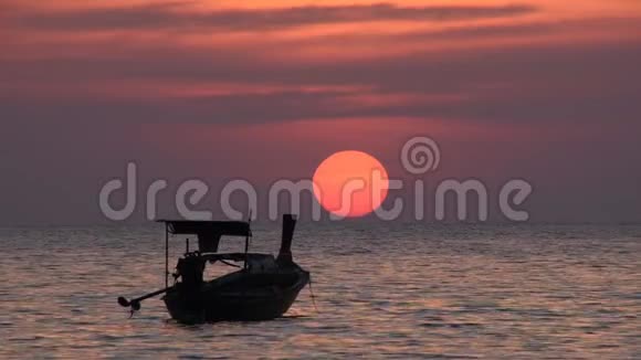 夕阳照在泰国的地平线上视频的预览图