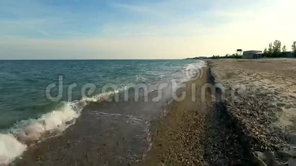 飞越沿海海浪视频的预览图