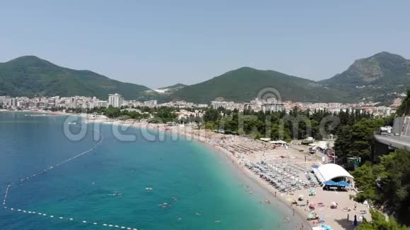 黑山布德瓦市海滩鸟瞰图巴尔干亚得里亚海欧洲视频的预览图