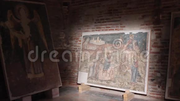 地下室的圣经壁画视频的预览图