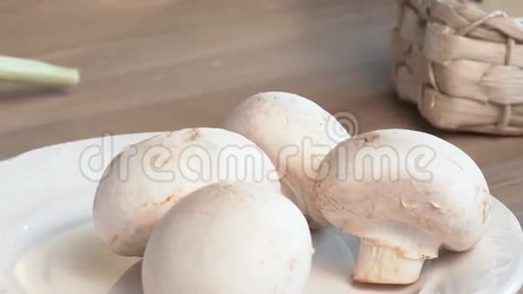 做蘑菇视频的预览图