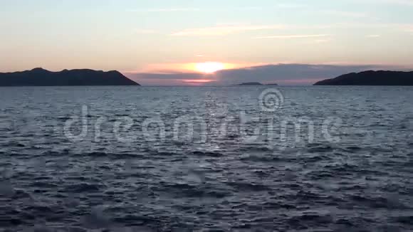 日落和大海的音乐视频的预览图