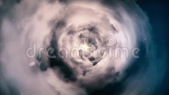 从夜空星和云中飞过一条隧道夜间飞越云层循环视频的预览图