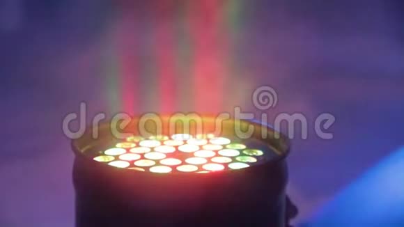 LED旋转灯魔术党灯迪斯科舞台灯光RGB五颜六色视频的预览图