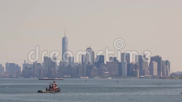 曼哈顿哈德逊河上的双船航行视频的预览图