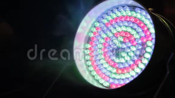 LED旋转灯魔术党灯迪斯科舞台灯光RGB五颜六色视频的预览图
