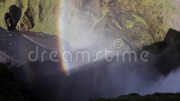 冰岛观斯科加弗斯瀑布潘从顶部看视频的预览图